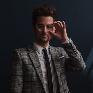 Meet your Posher, Tom